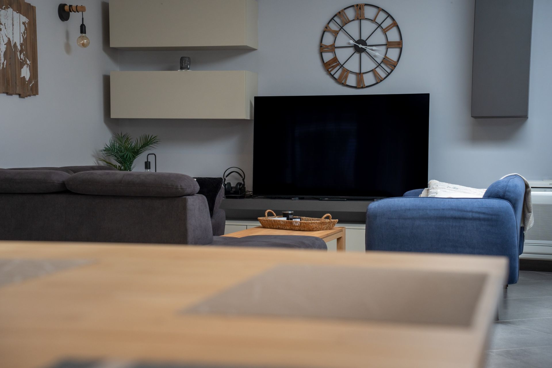 luxury apartment 5 Rooms for sale on HYERES (83400)