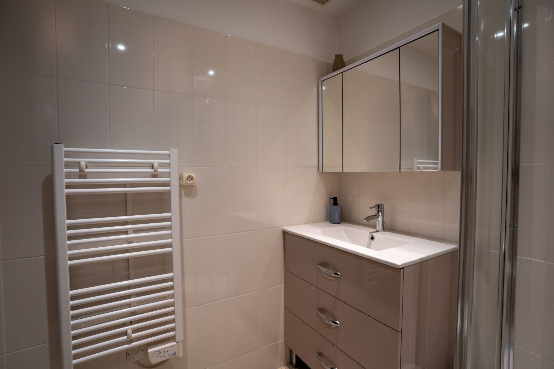 luxury apartment 5 Rooms for sale on HYERES (83400)