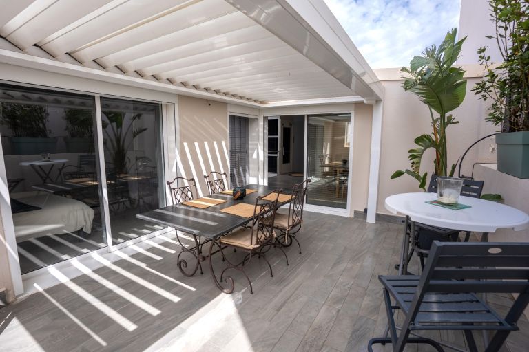 luxury apartment 5 Rooms for sale on HYERES (83400)