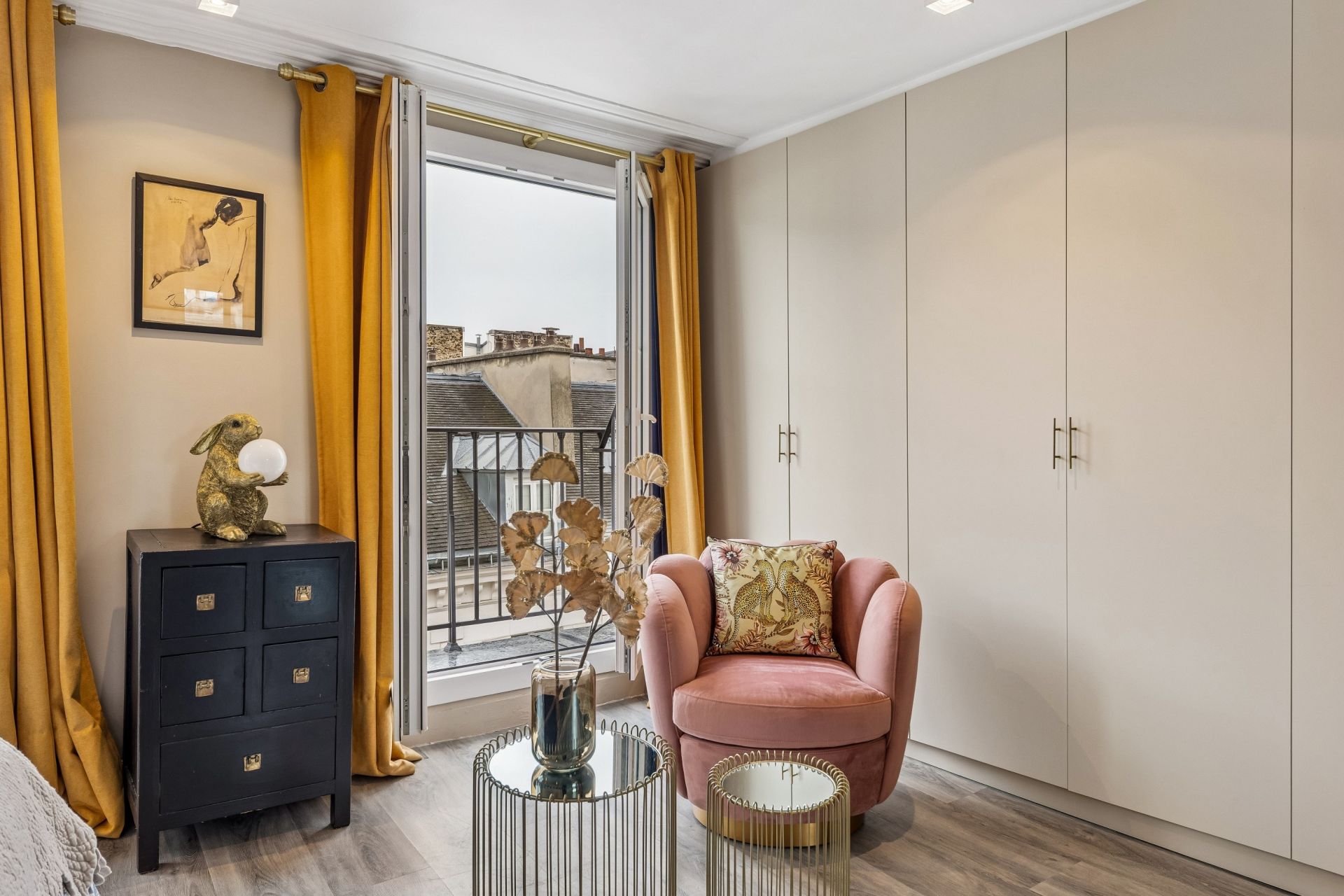 luxury apartment 1 room for sale on PARIS (75007)