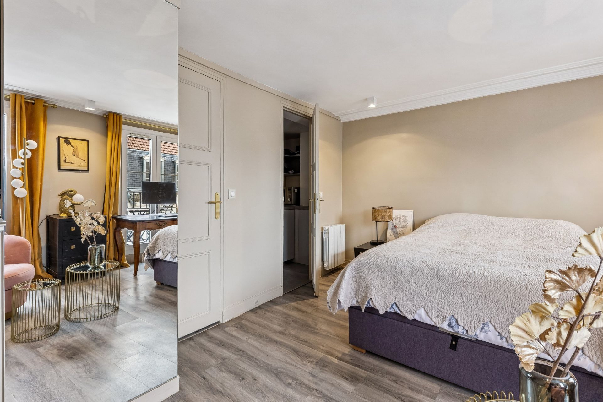 luxury apartment 1 room for sale on PARIS (75007)