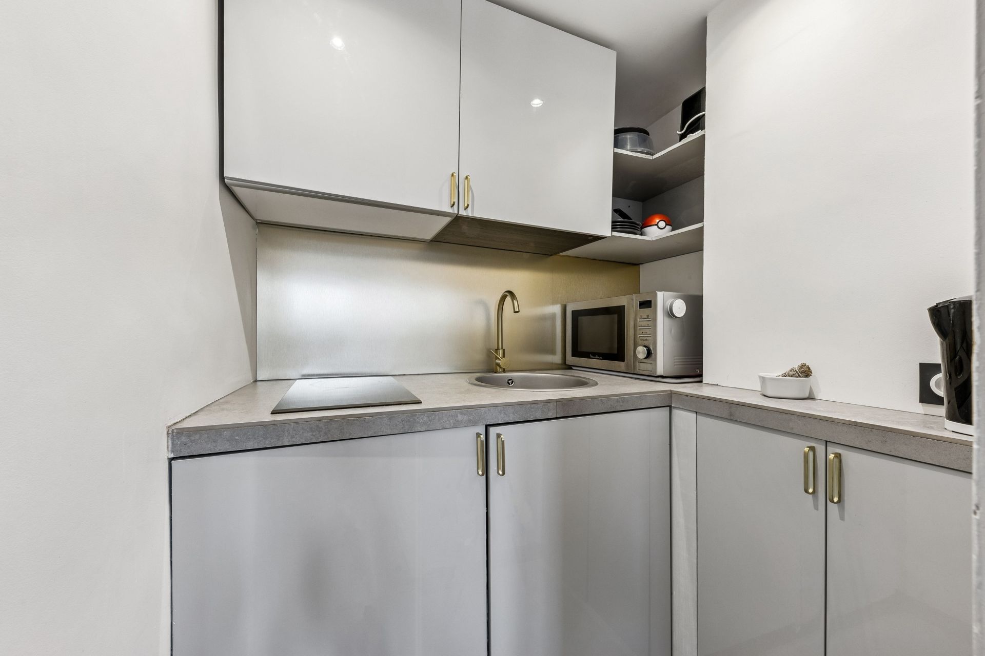 luxury apartment 1 room for sale on PARIS (75007)