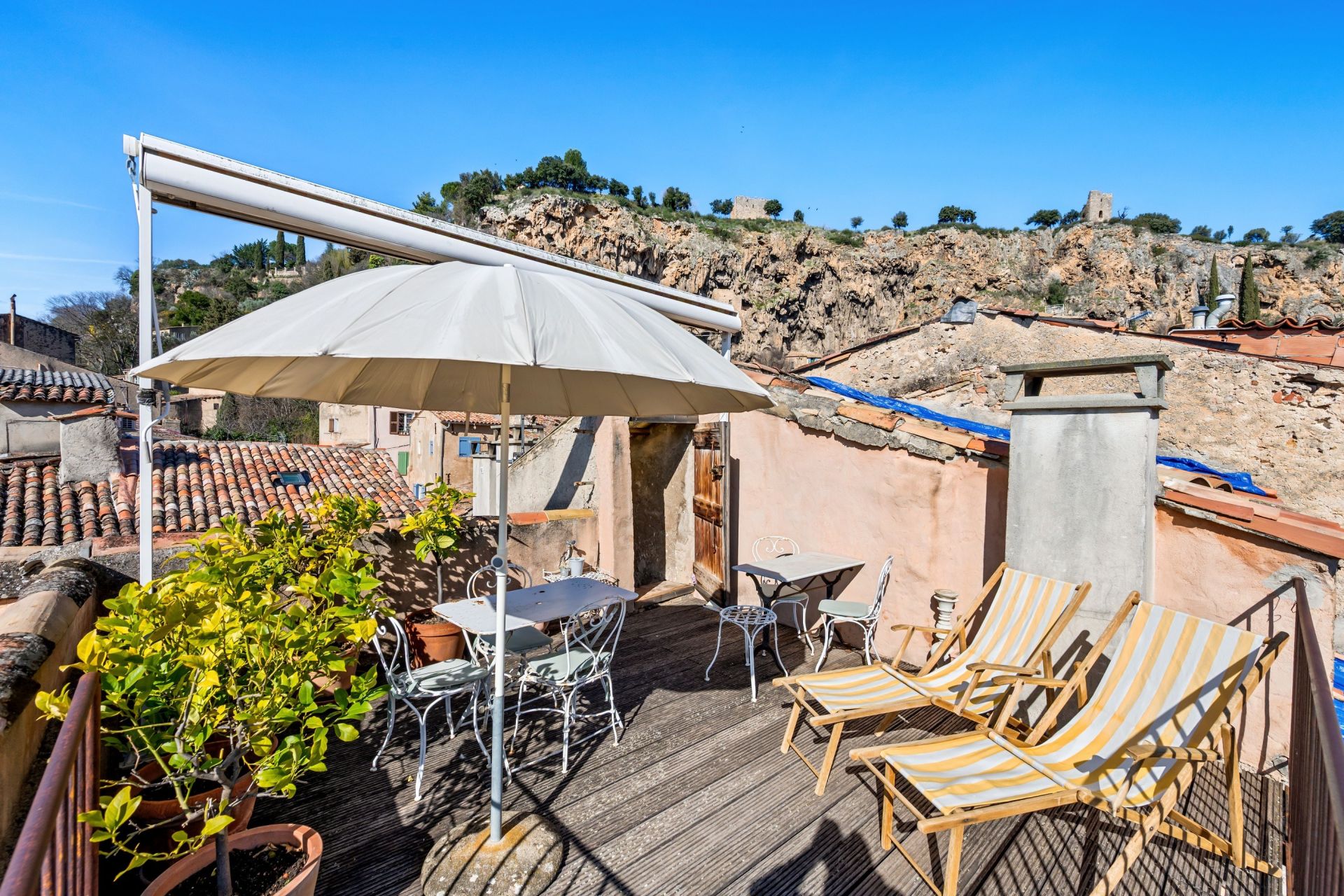 luxury provencale house 9 Rooms for sale on COTIGNAC (83570)