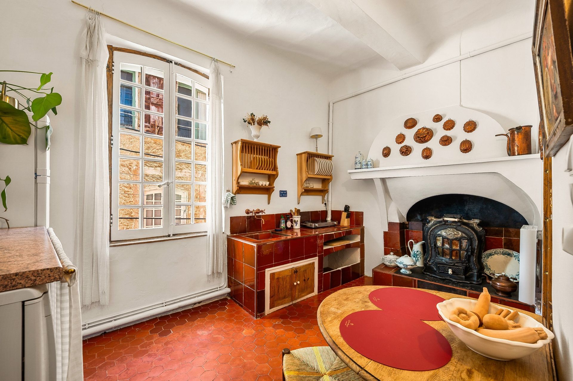 luxury provencale house 9 Rooms for sale on COTIGNAC (83570)