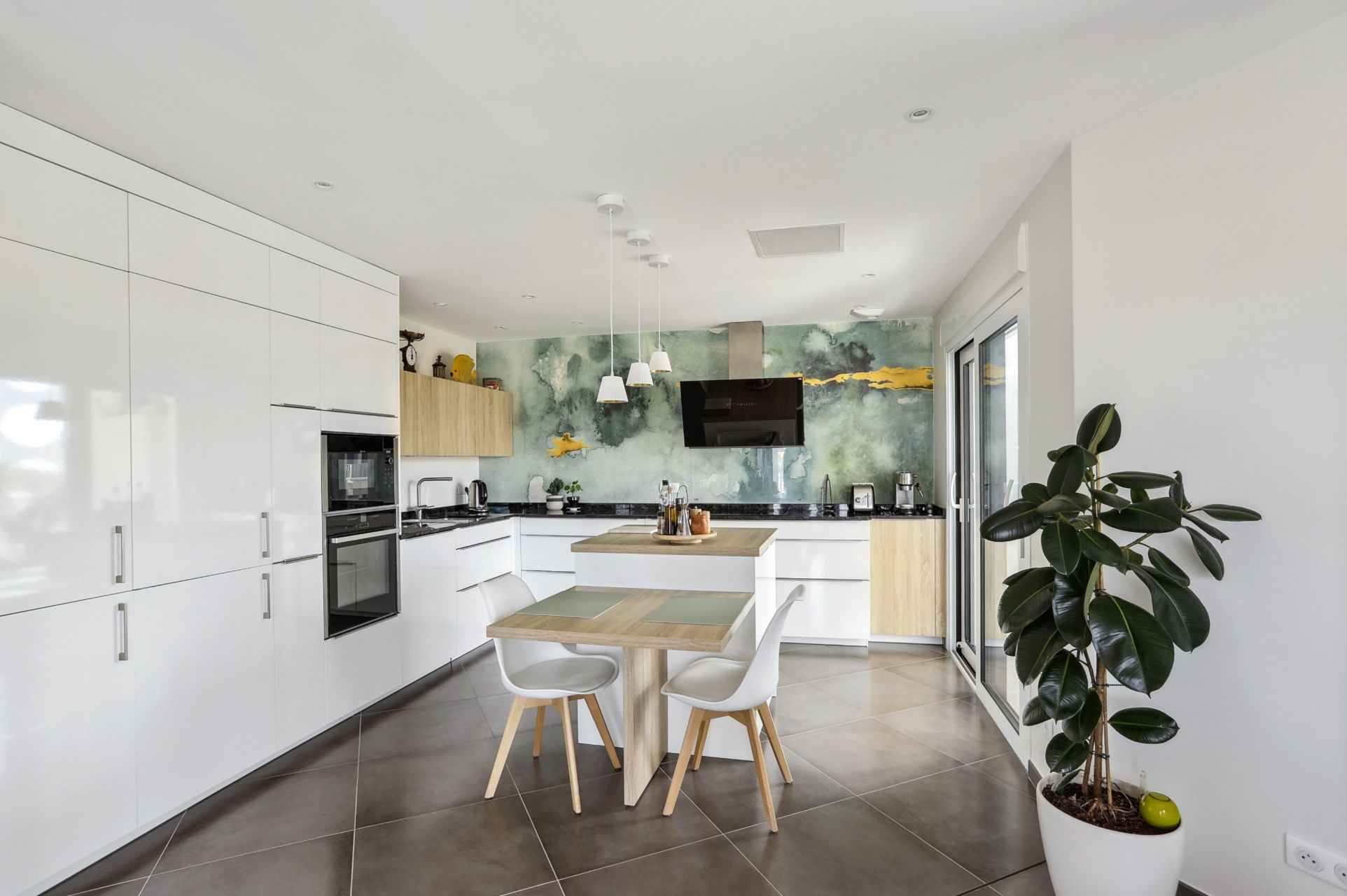 luxury apartment 4 Rooms for sale on MONTPELLIER (34000)