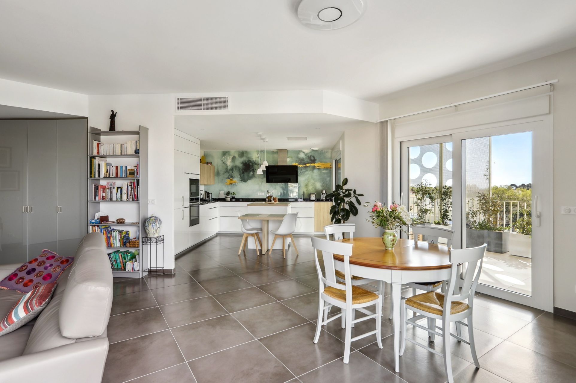luxury apartment 4 Rooms for sale on MONTPELLIER (34000)