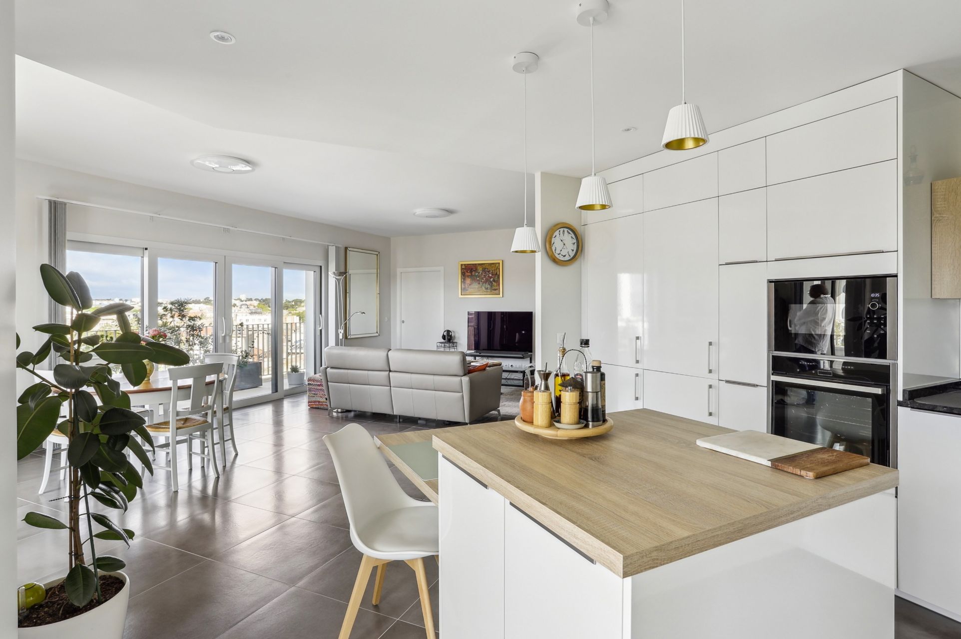 luxury apartment 4 Rooms for sale on MONTPELLIER (34000)
