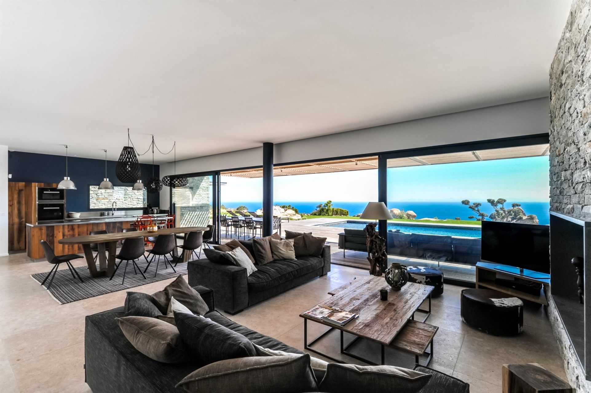 villa de luxe 7 Pièces en location saisonnière sur PORTO VECCHIO (20137)