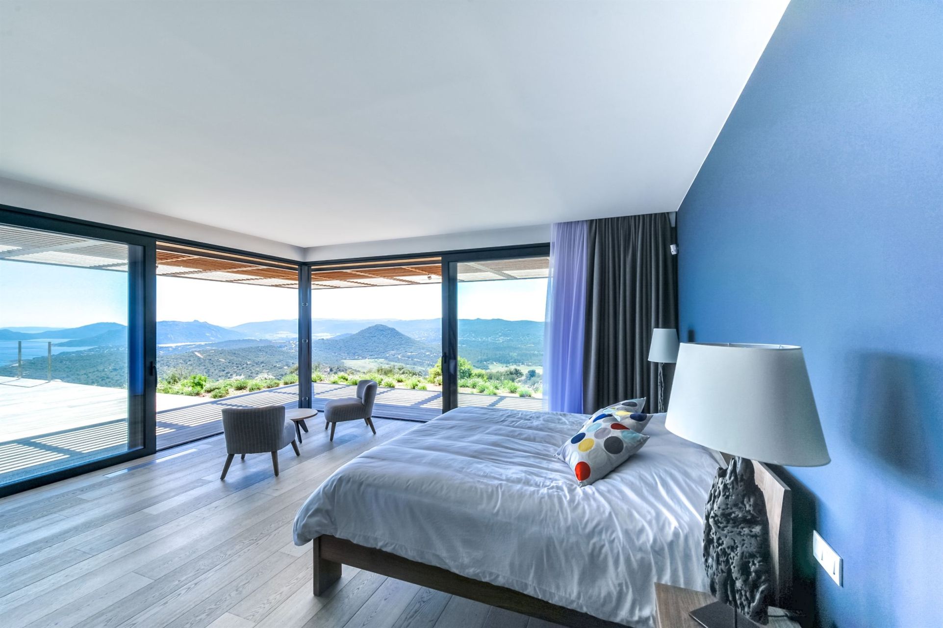 villa de luxe 7 Pièces en location saisonnière sur PORTO VECCHIO (20137)