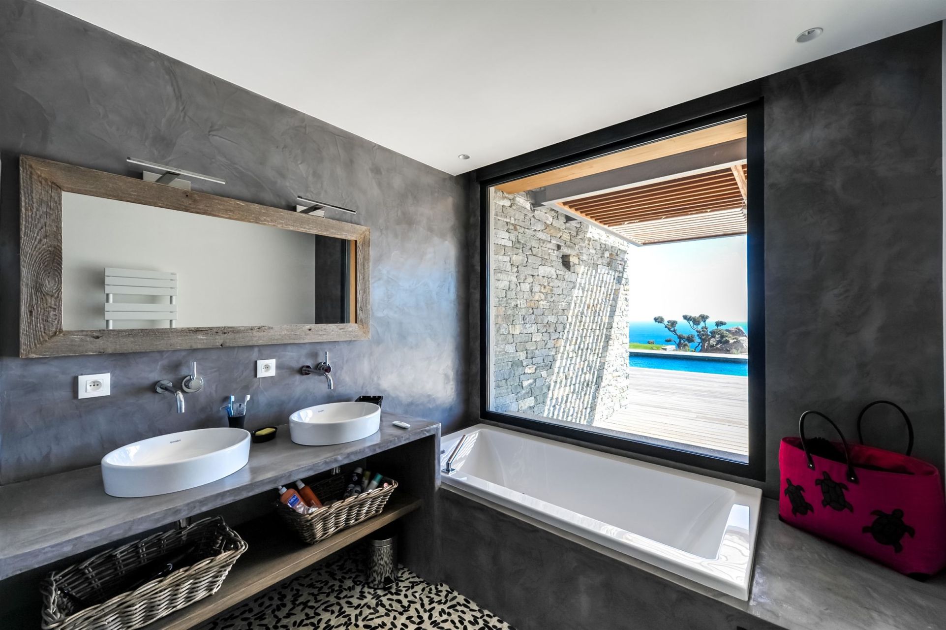 villa de luxe 7 Pièces en location saisonnière sur PORTO VECCHIO (20137)