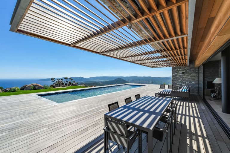 villa de luxe 7 Pièces en location saisonnière sur PORTO VECCHIO (20137)