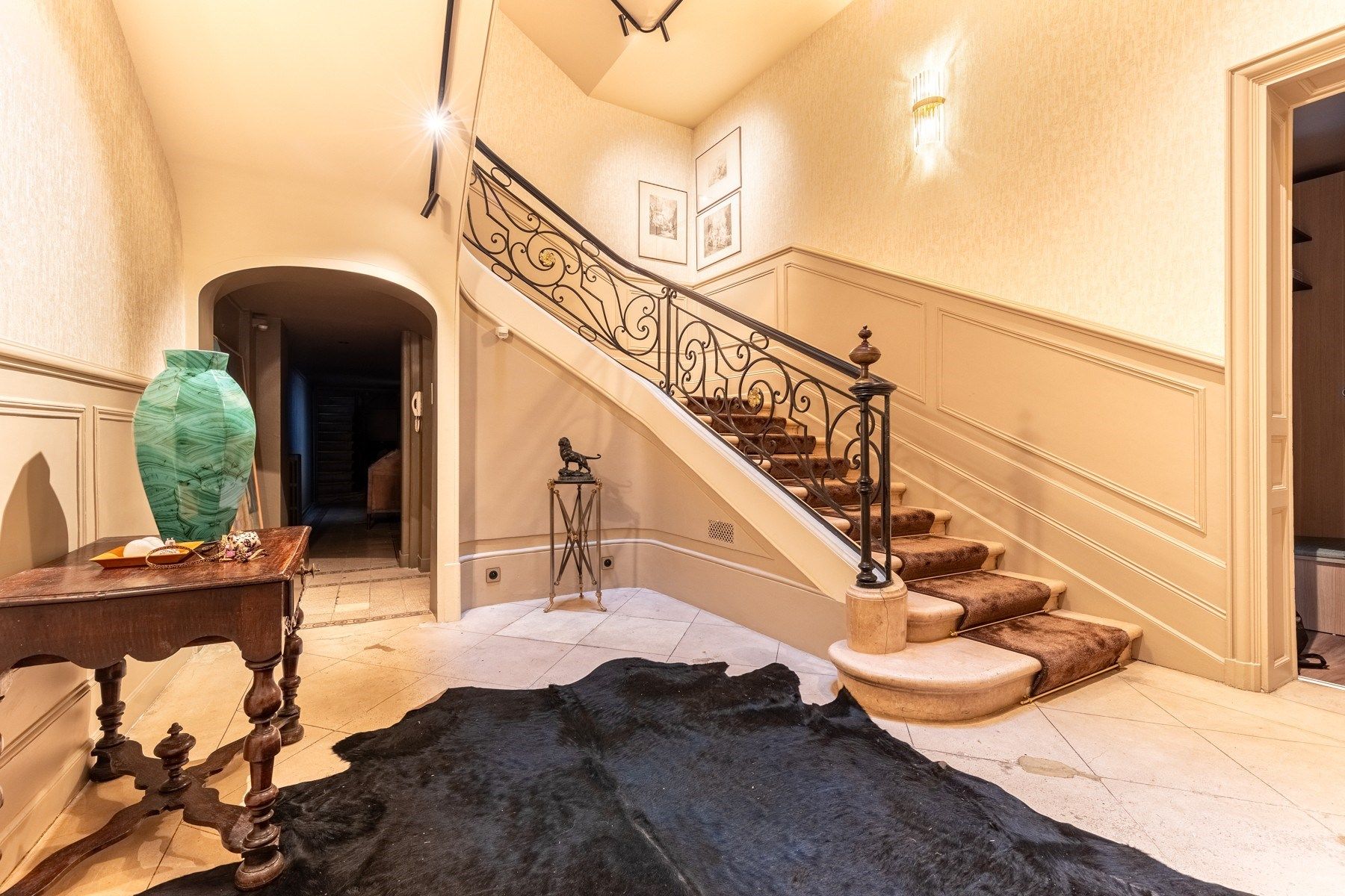 luxury house 10 Rooms for sale on BORDEAUX (33000)