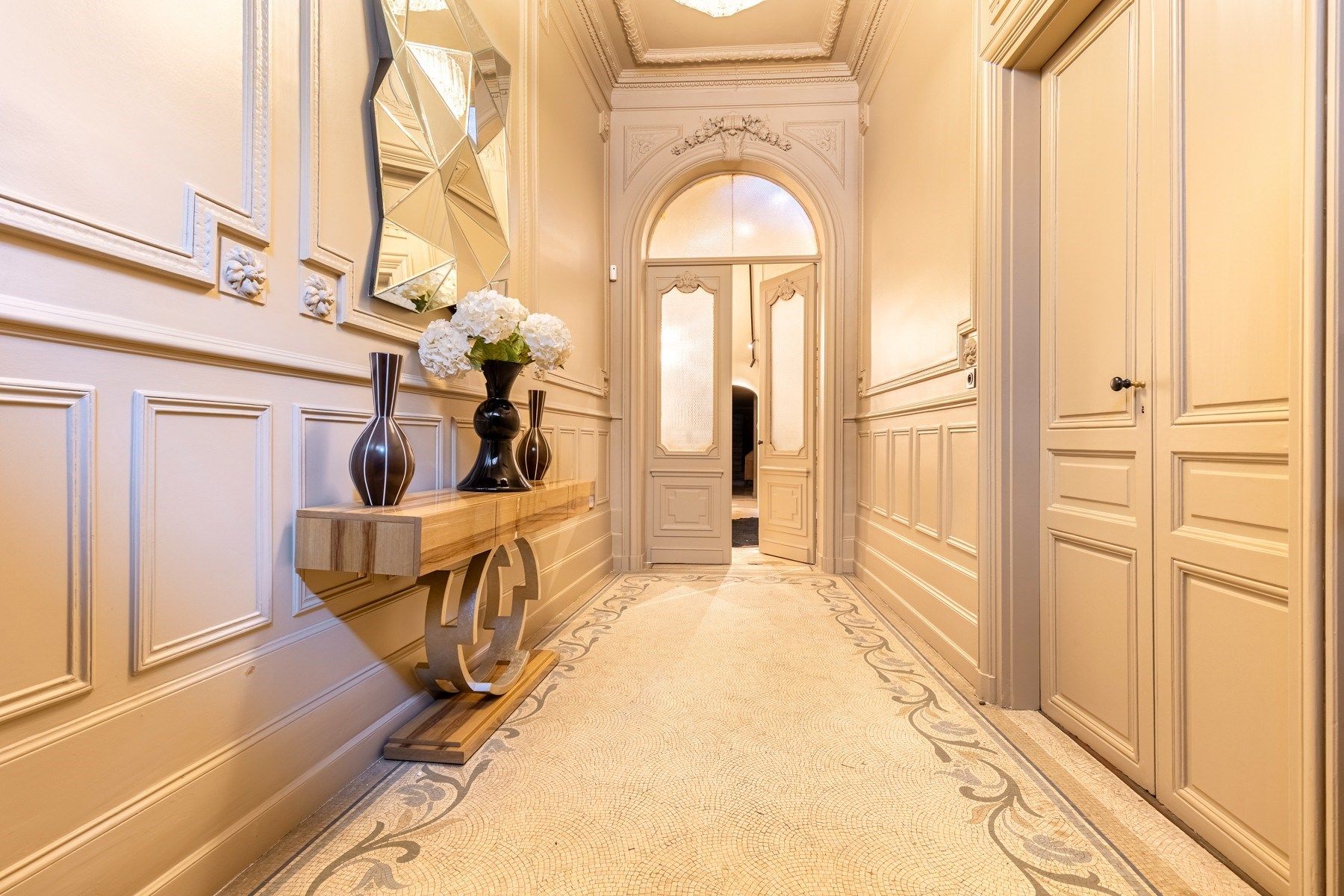 luxury house 10 Rooms for sale on BORDEAUX (33000)