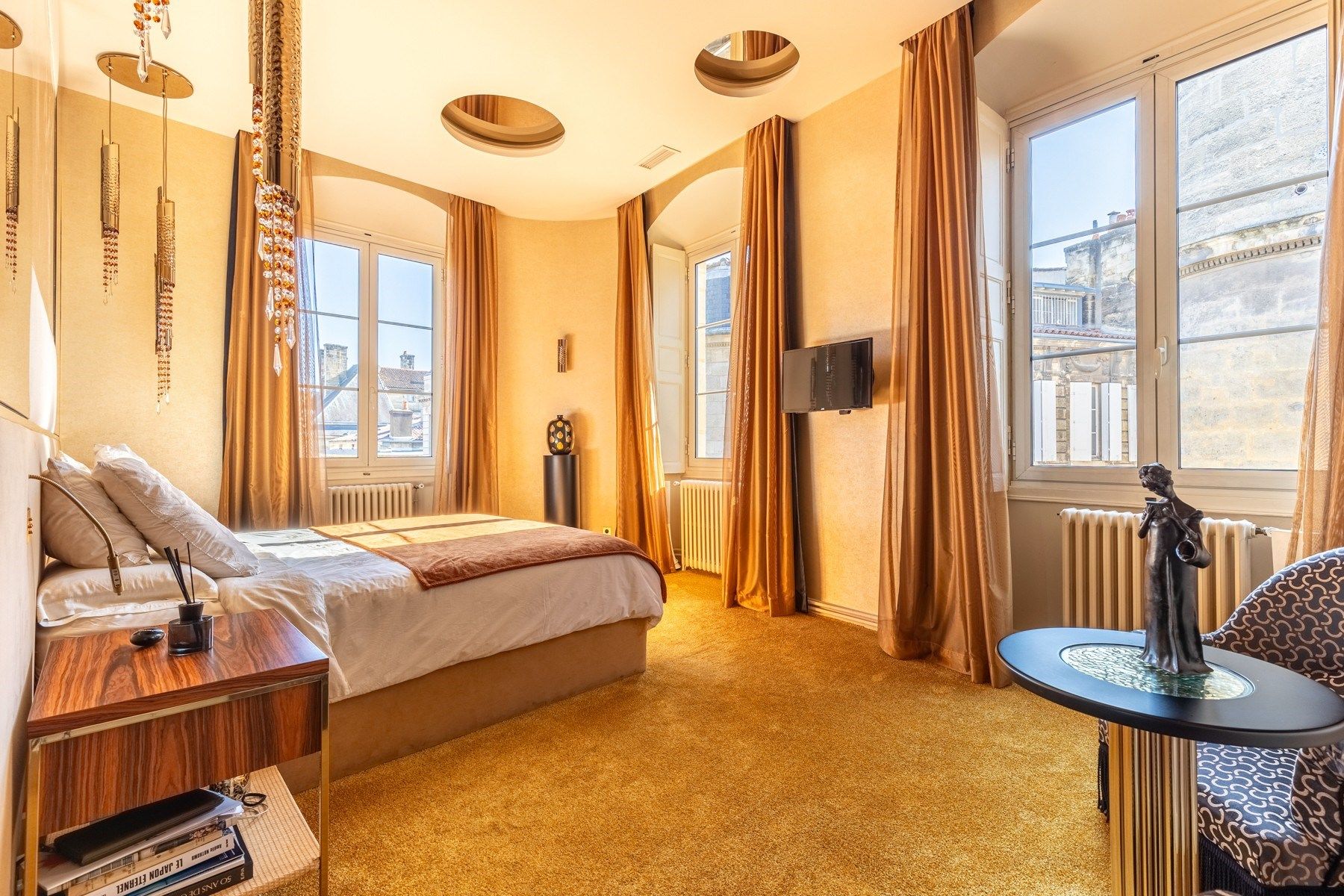 luxury house 10 Rooms for sale on BORDEAUX (33000)