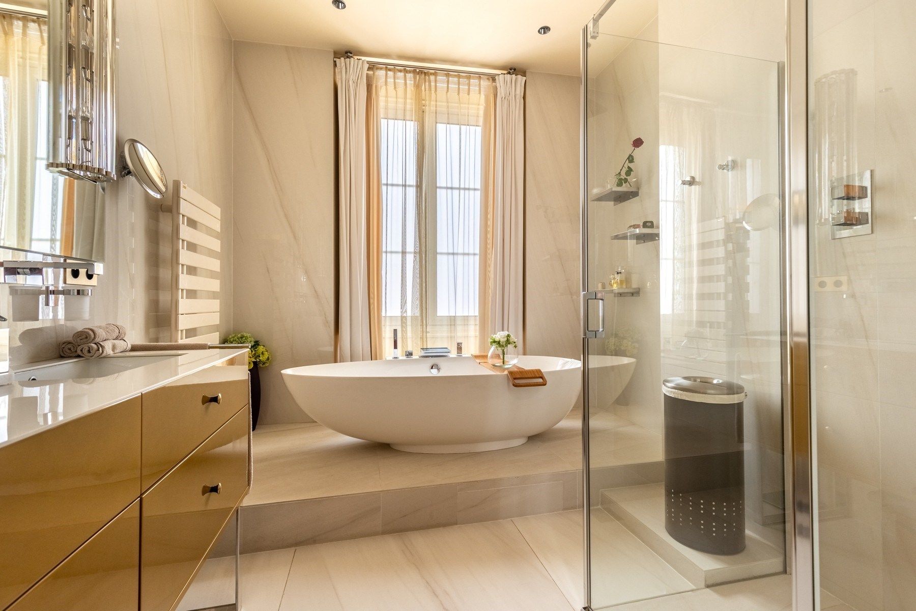luxury house 10 Rooms for sale on BORDEAUX (33000)