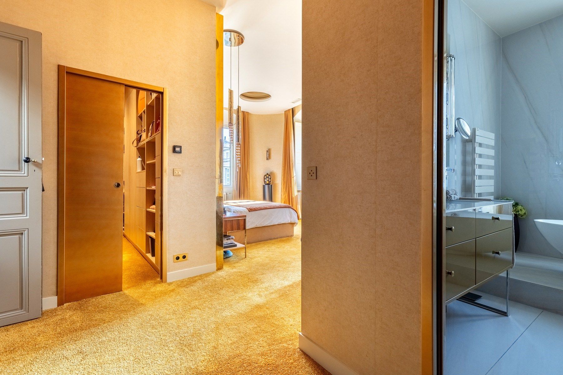 luxury house 10 Rooms for sale on BORDEAUX (33000)