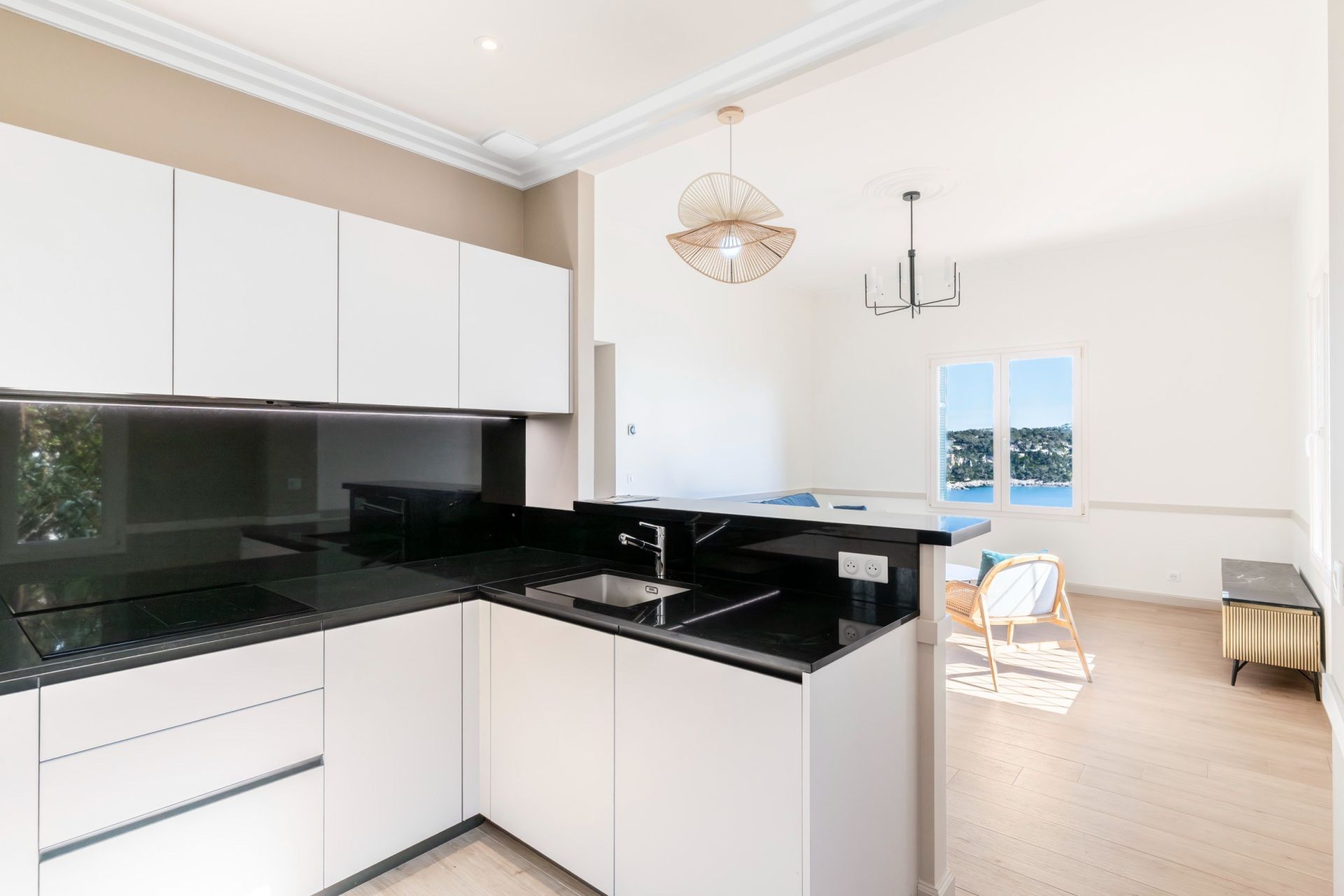 luxury apartment 2 Rooms for sale on NICE (06000)
