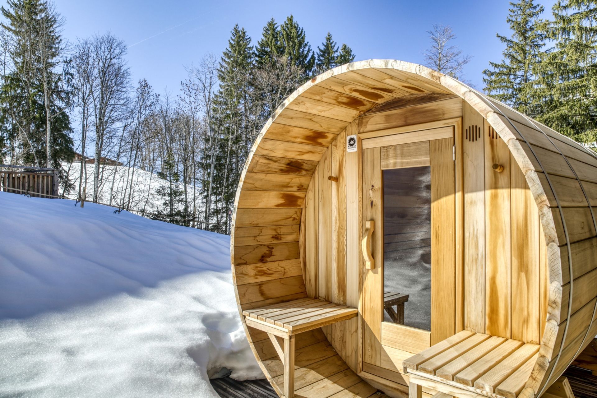 luxury chalet 8 Rooms for seasonal rent on MEGEVE (74120)