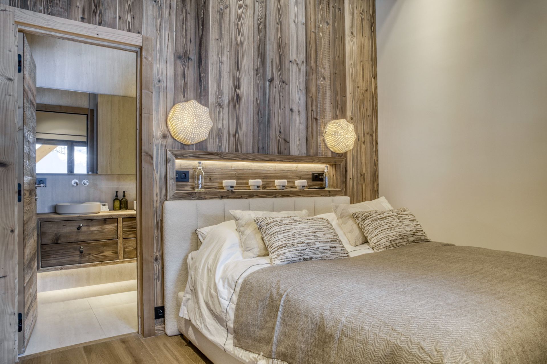 luxury chalet 8 Rooms for seasonal rent on MEGEVE (74120)