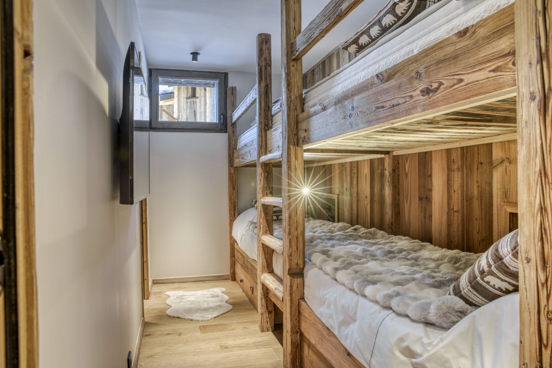 luxury chalet 8 Rooms for seasonal rent on MEGEVE (74120)