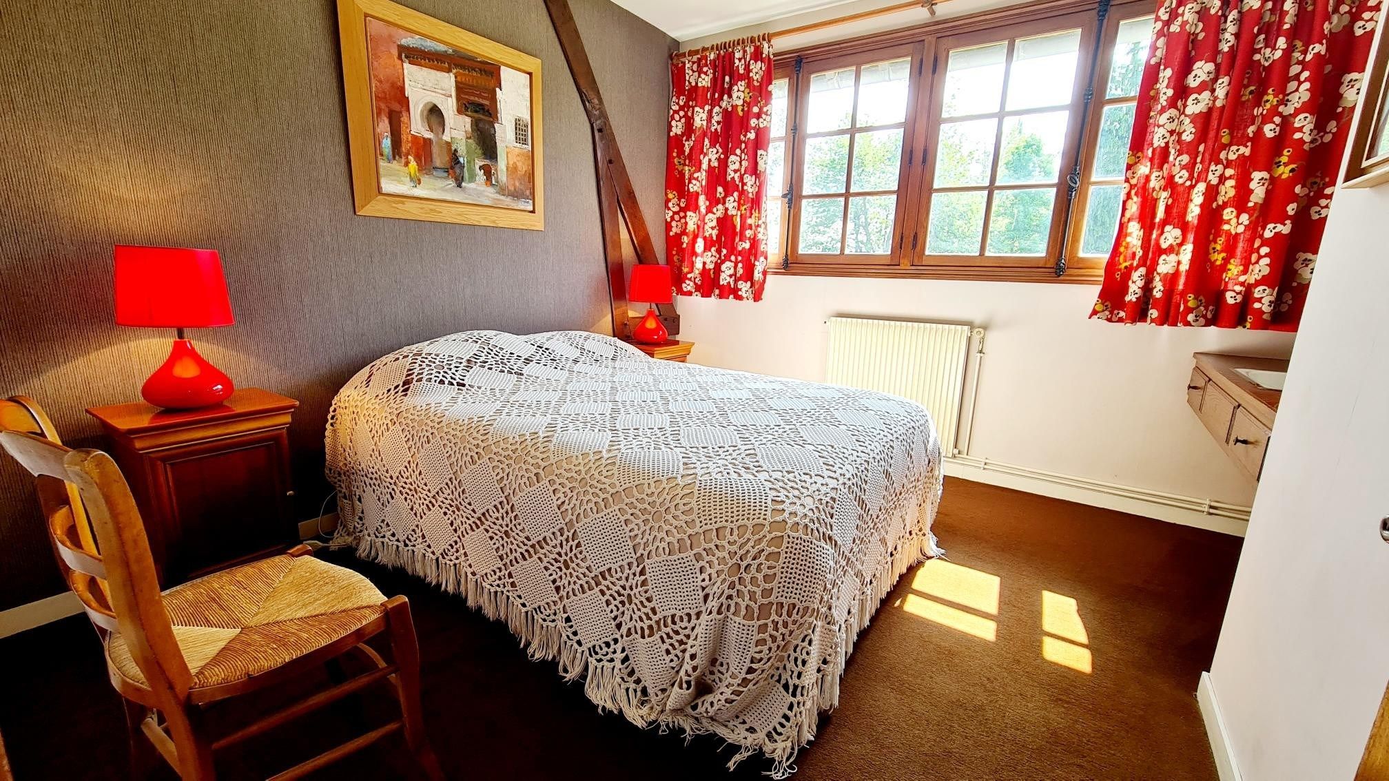 luxury house 6 Rooms for sale on PONT L EVEQUE (14130)