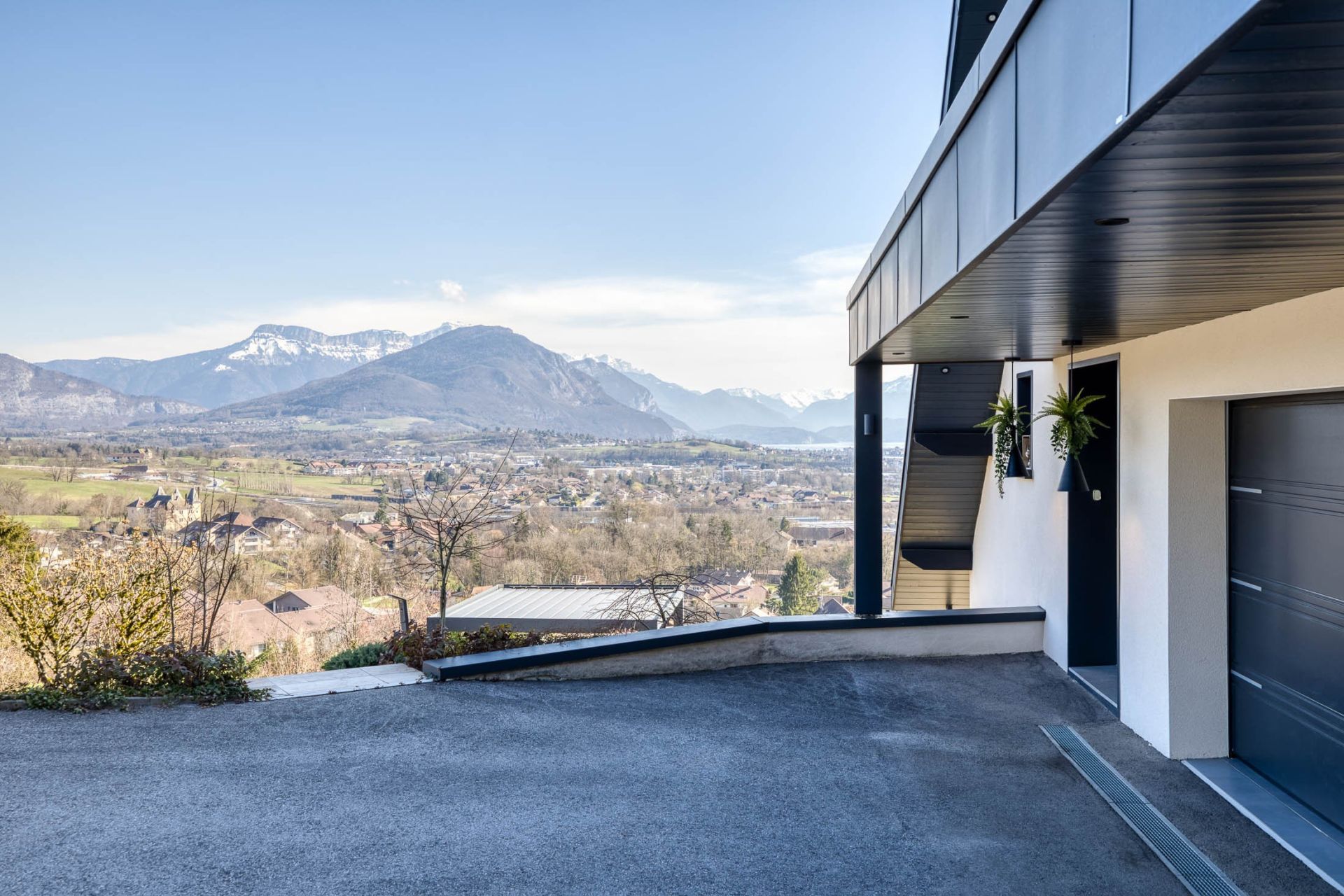 luxury house 8 Rooms for sale on ANNECY (74370)