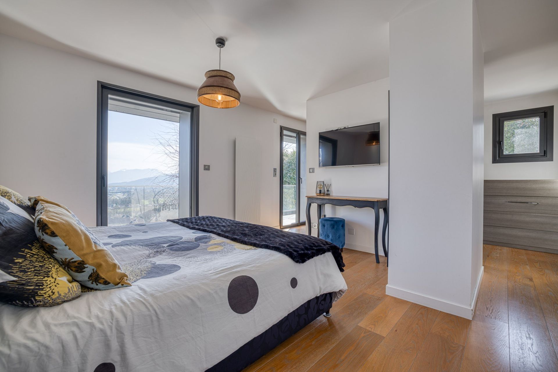 luxury house 8 Rooms for sale on ANNECY (74370)