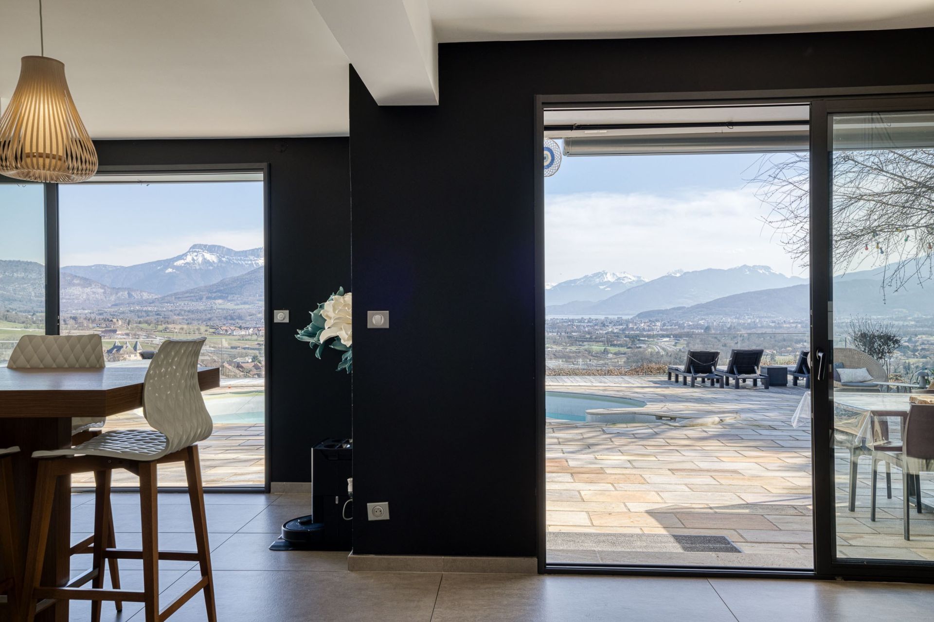 luxury house 8 Rooms for sale on ANNECY (74370)