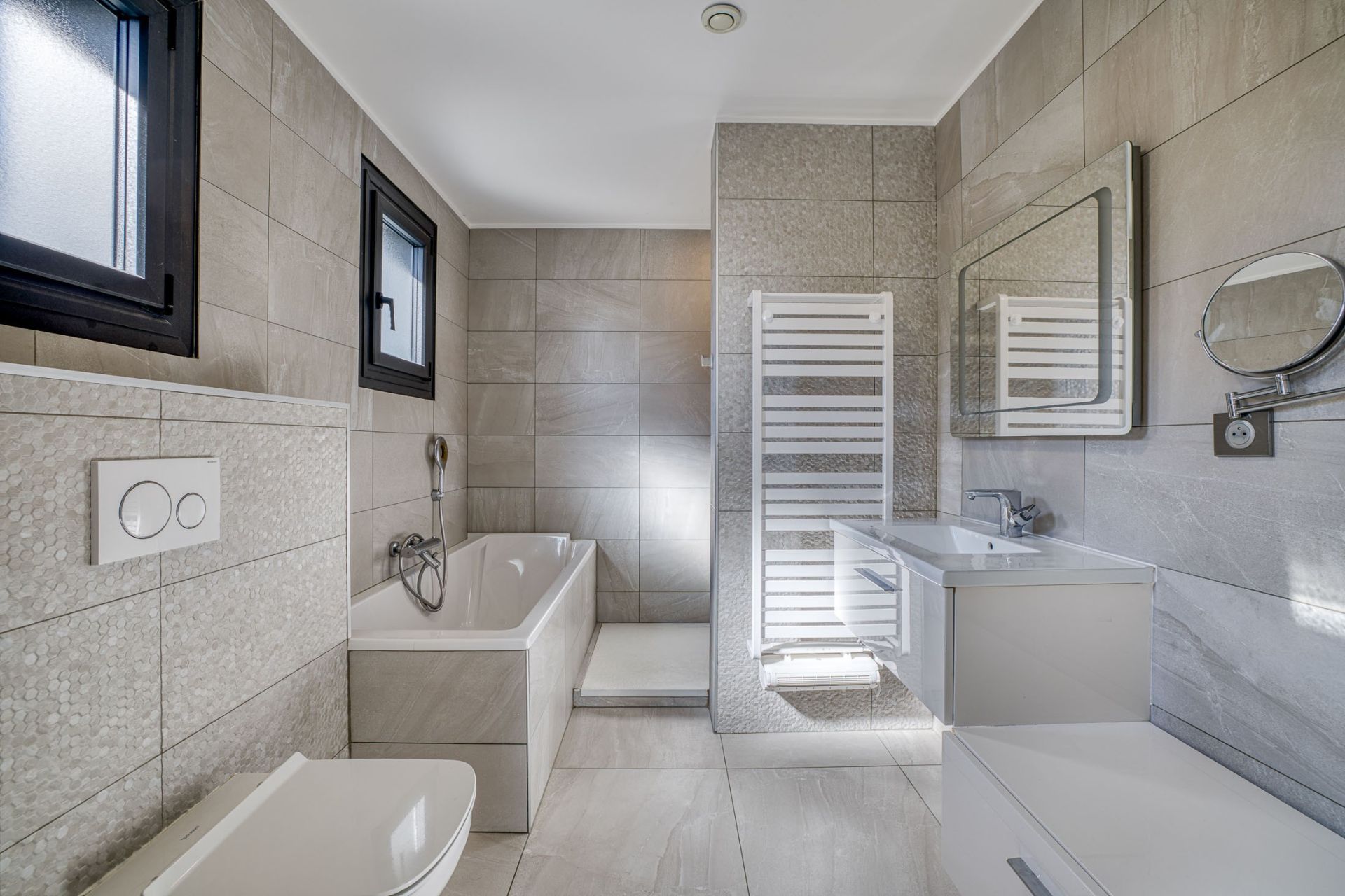 luxury house 8 Rooms for sale on ANNECY (74370)