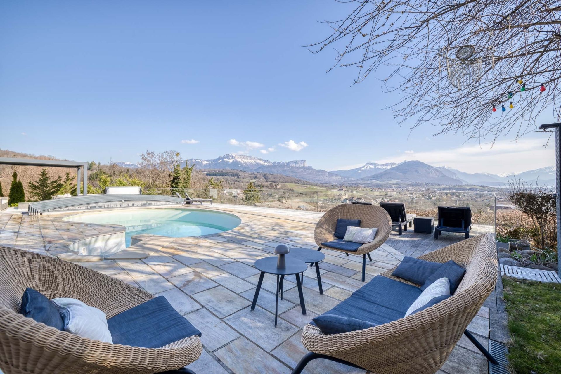 luxury house 8 Rooms for sale on ANNECY (74370)