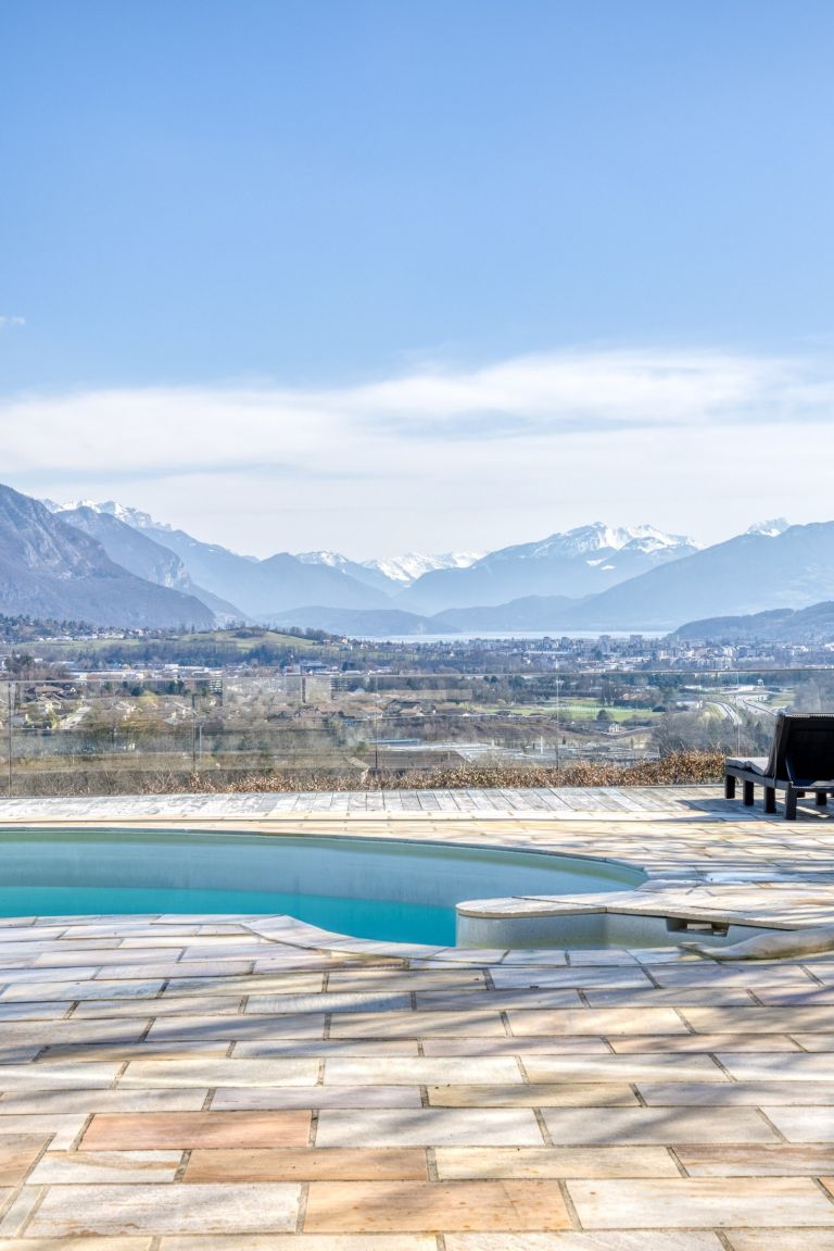 luxury house 8 Rooms for sale on ANNECY (74370)