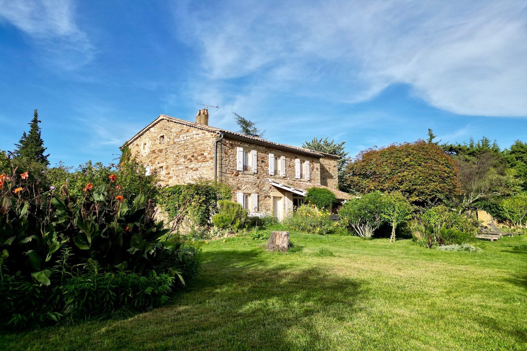 luxury house 7 Rooms for sale on UZES (30700)