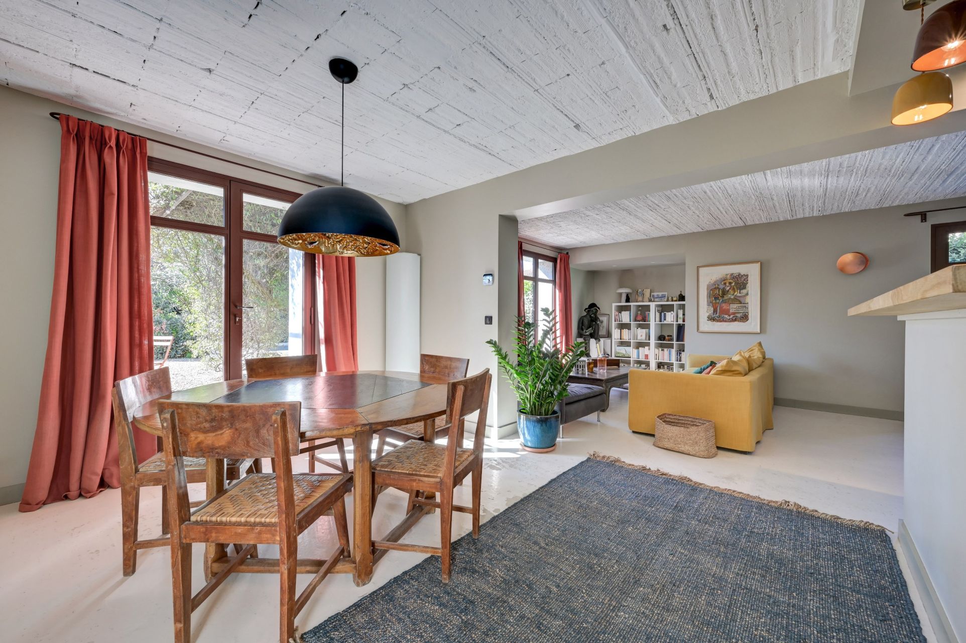 luxury house 6 Rooms for sale on ST REMY DE PROVENCE (13210)