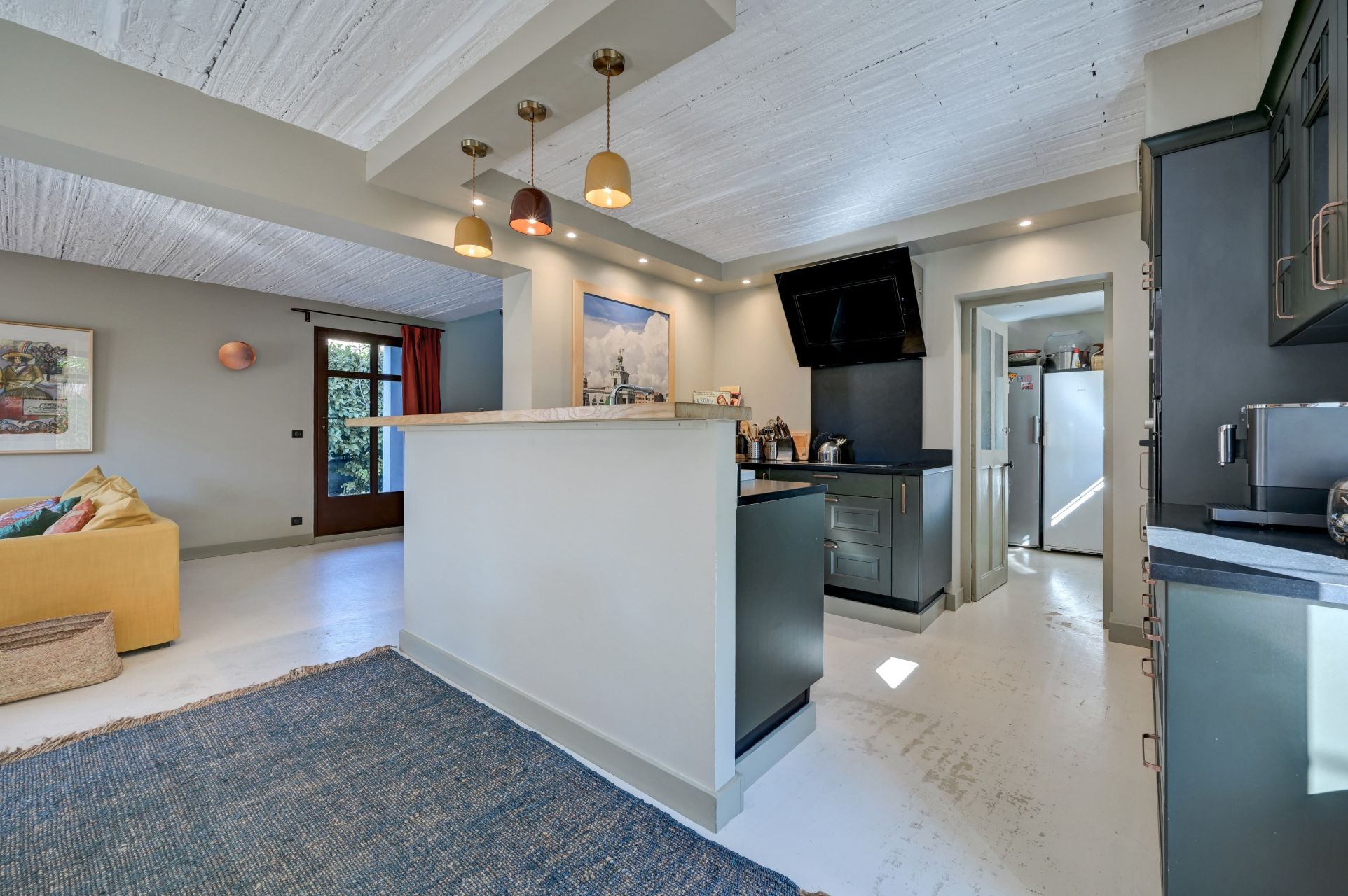 luxury house 6 Rooms for sale on ST REMY DE PROVENCE (13210)