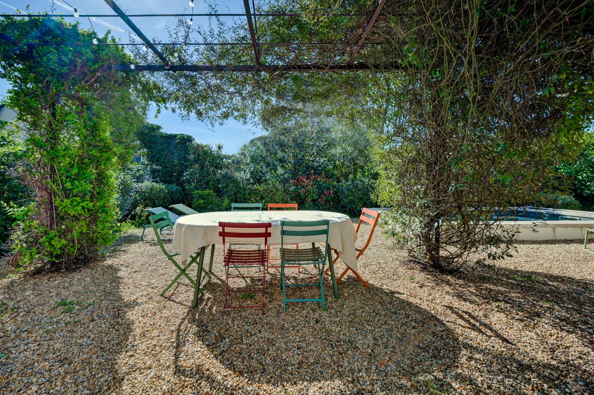 luxury house 6 Rooms for sale on ST REMY DE PROVENCE (13210)