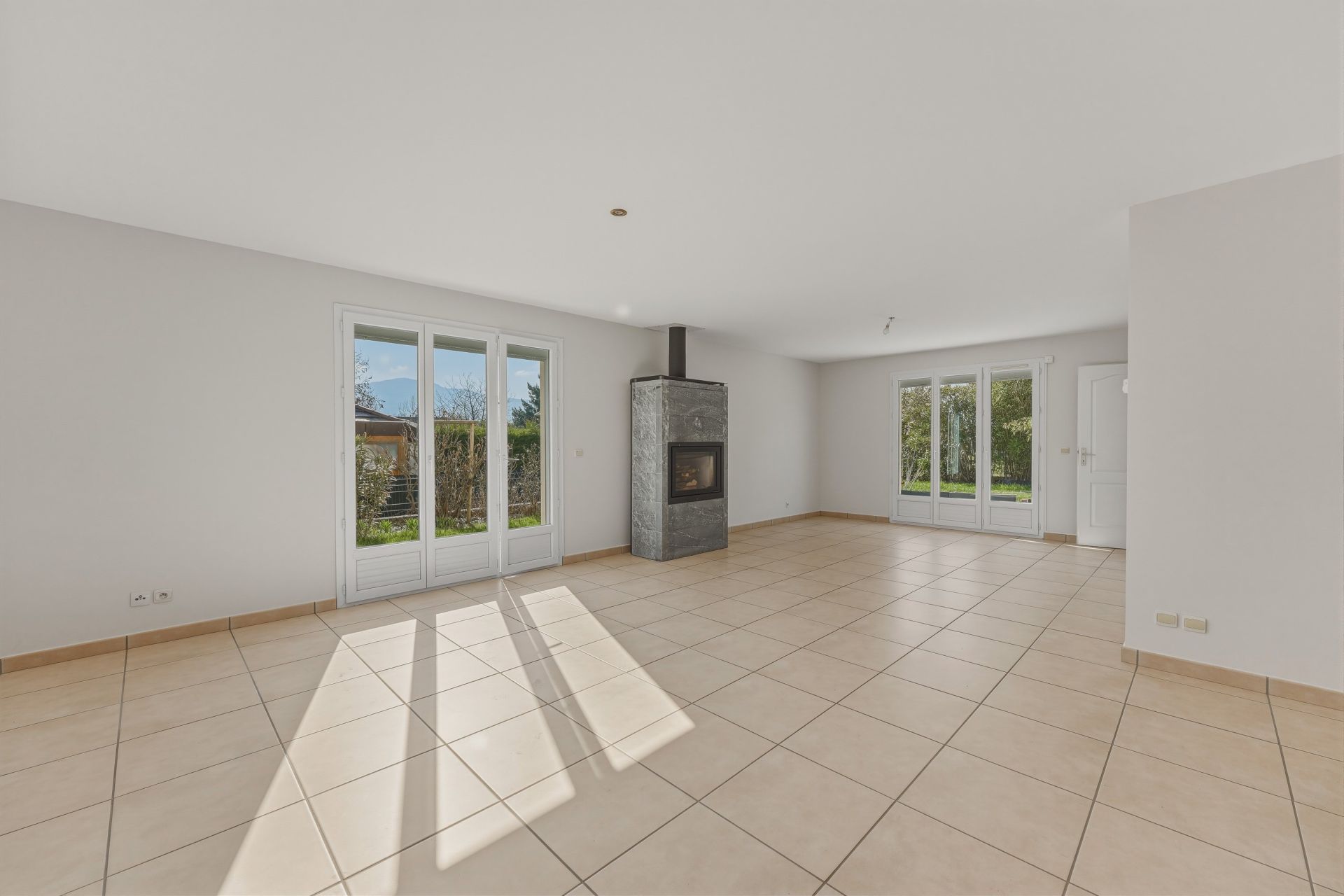luxury house 7 Rooms for sale on DOUVAINE (74140)