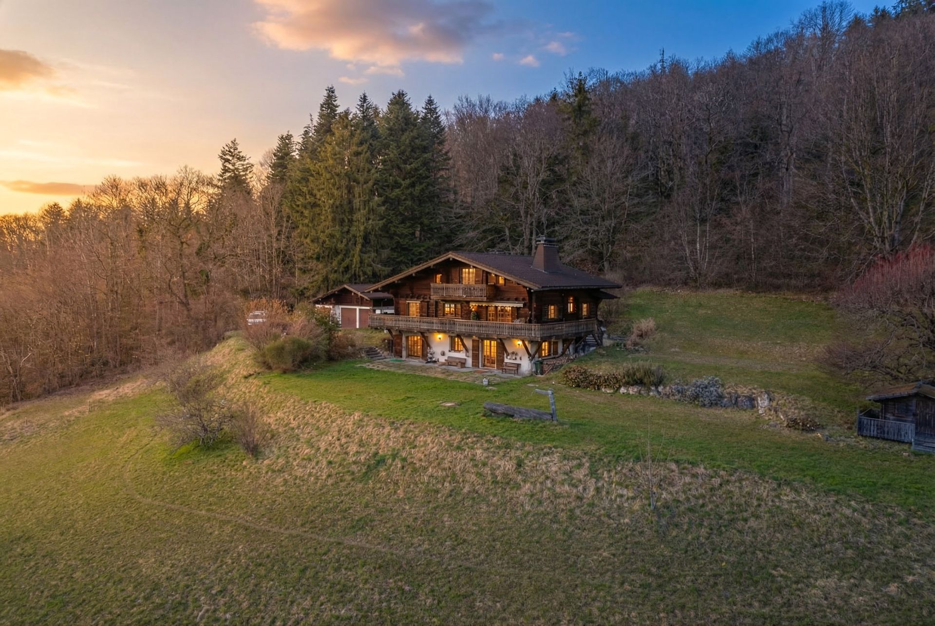 luxury chalet 9 Rooms for sale on PERRIGNIER (74550)