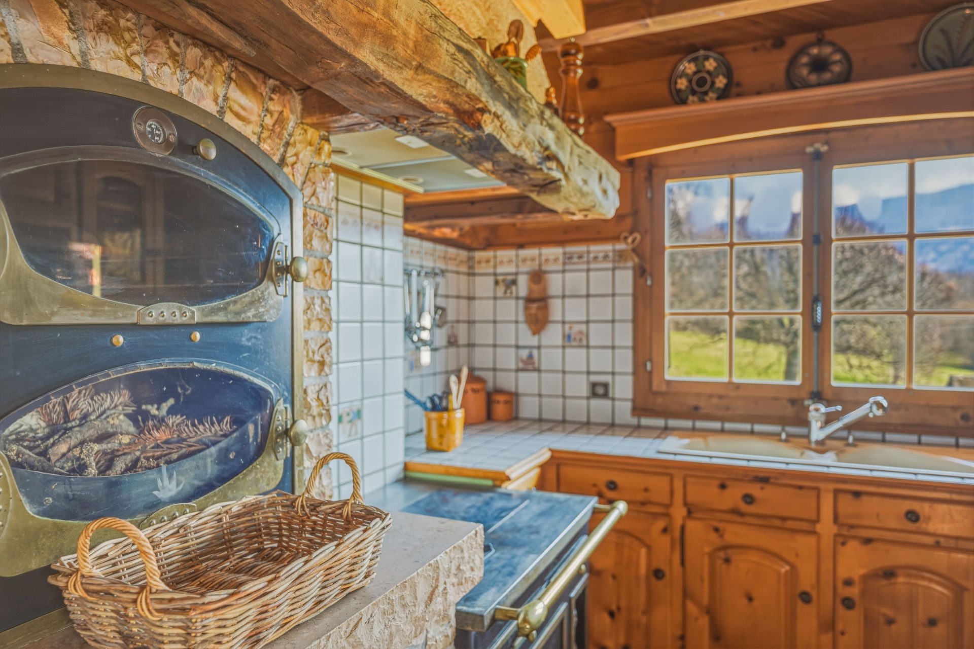 luxury chalet 9 Rooms for sale on PERRIGNIER (74550)