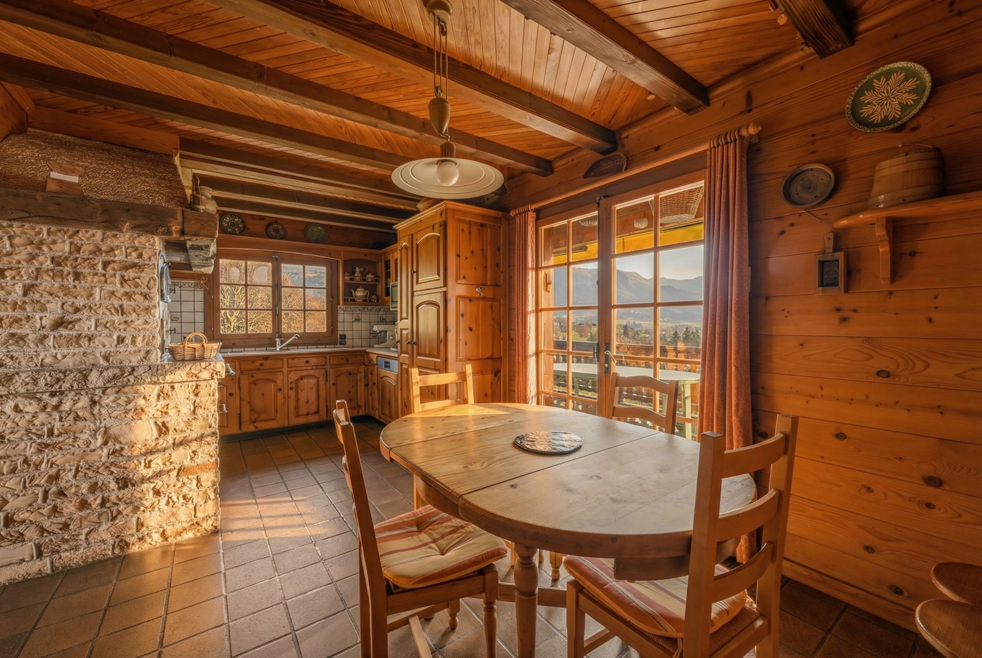 luxury chalet 9 Rooms for sale on PERRIGNIER (74550)
