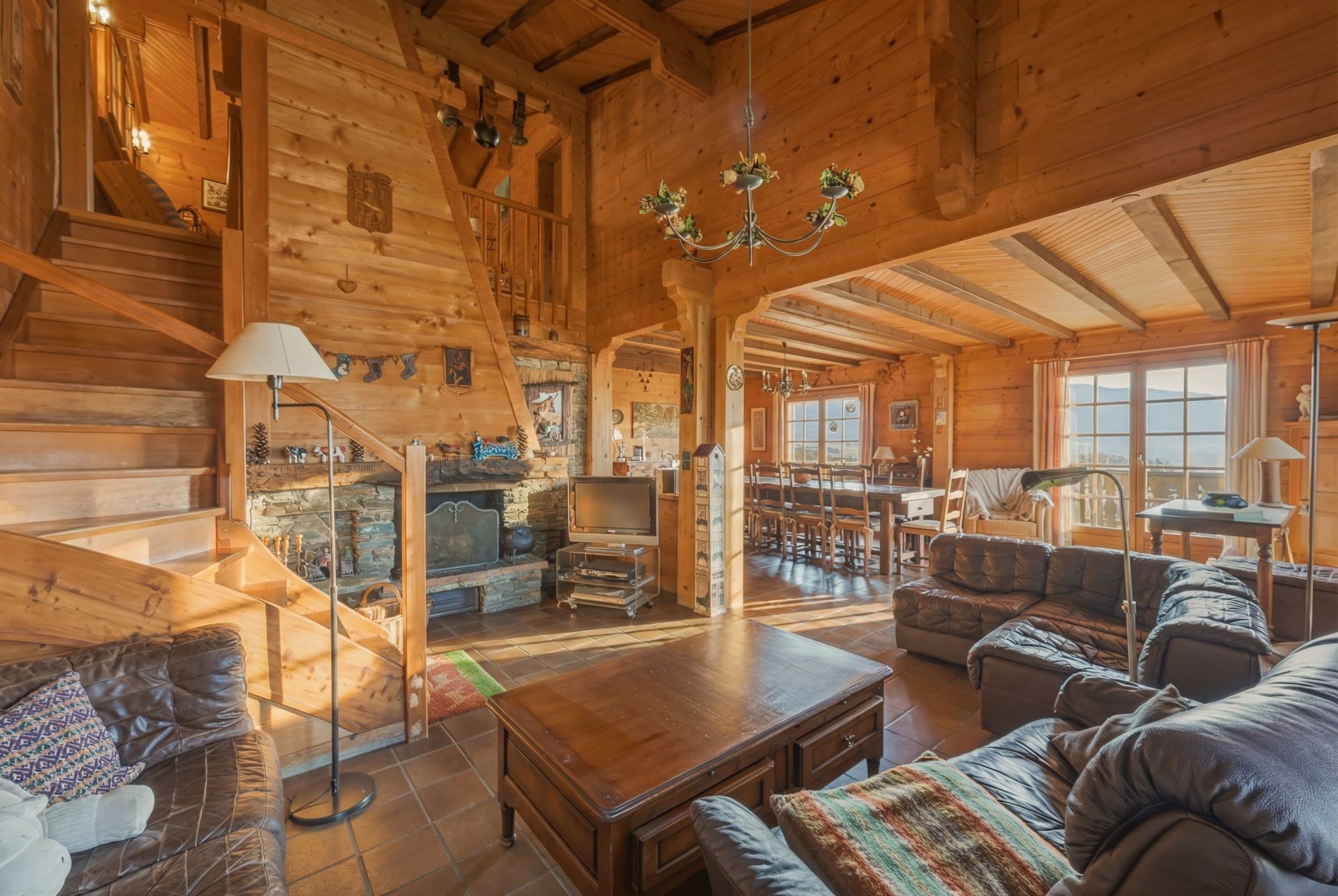 luxury chalet 9 Rooms for sale on PERRIGNIER (74550)