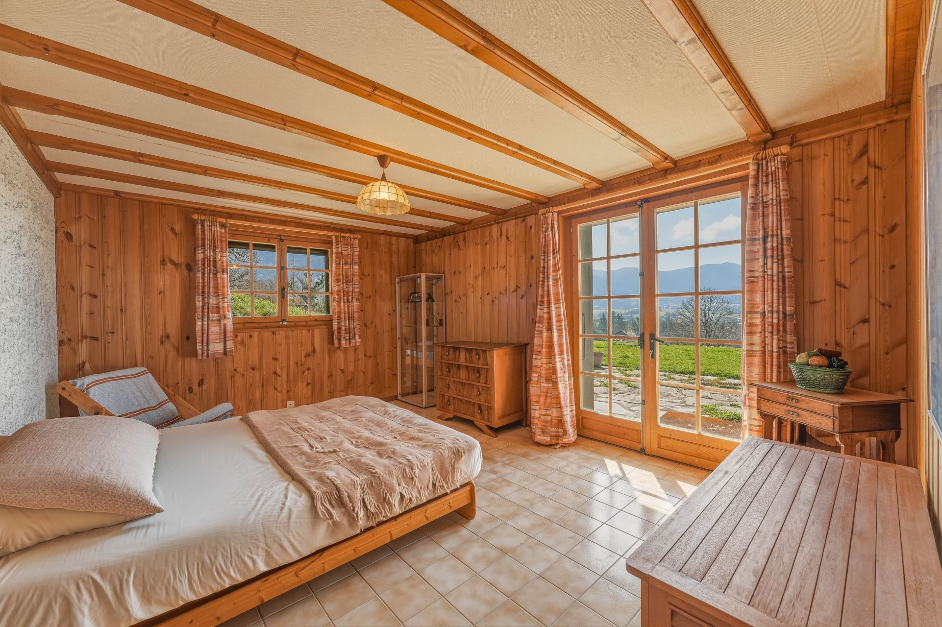 luxury chalet 9 Rooms for sale on PERRIGNIER (74550)