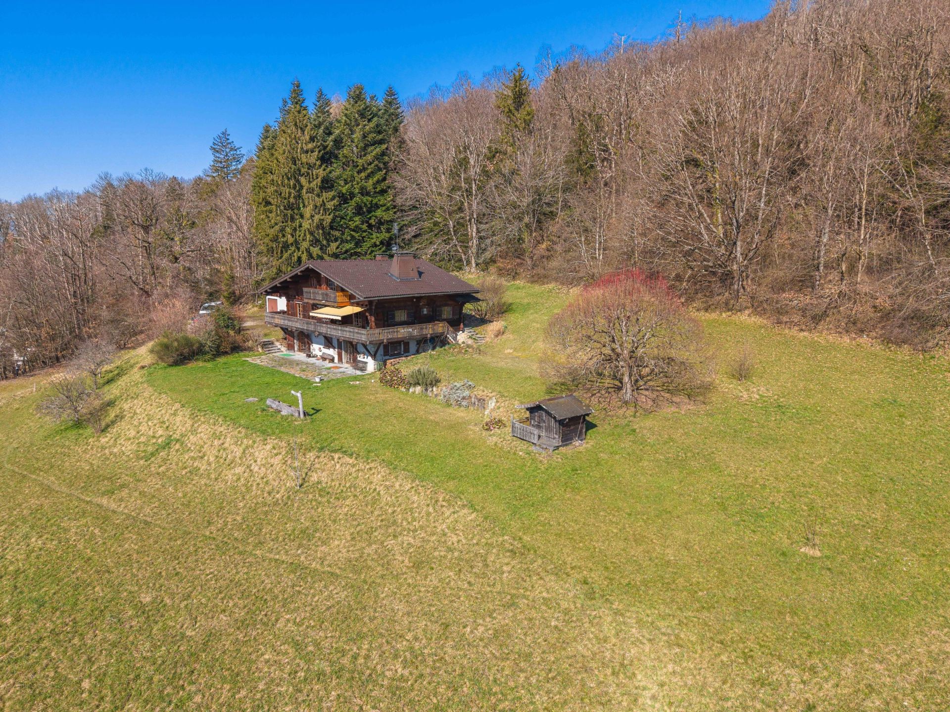 luxury chalet 9 Rooms for sale on PERRIGNIER (74550)