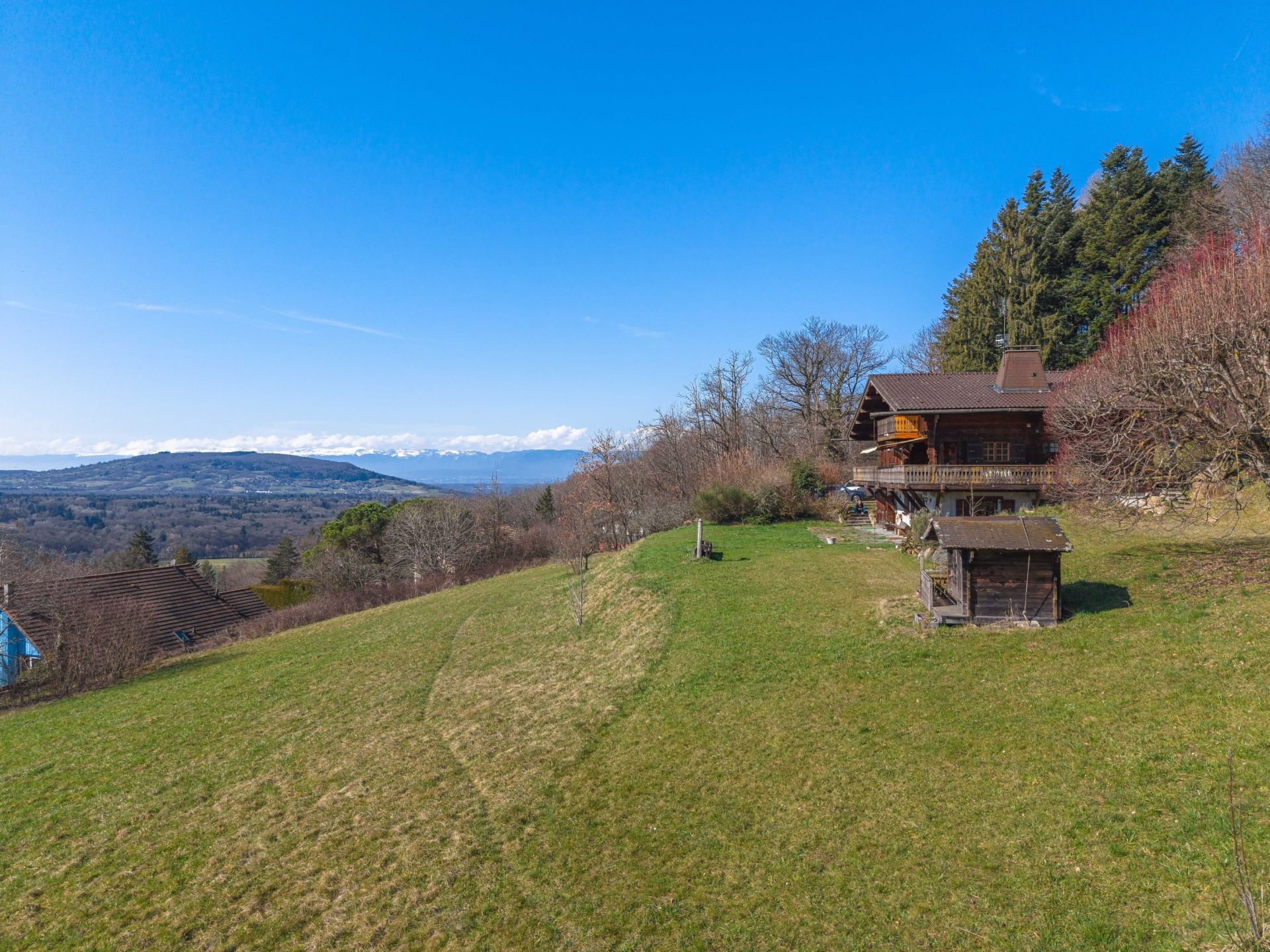 luxury chalet 9 Rooms for sale on PERRIGNIER (74550)