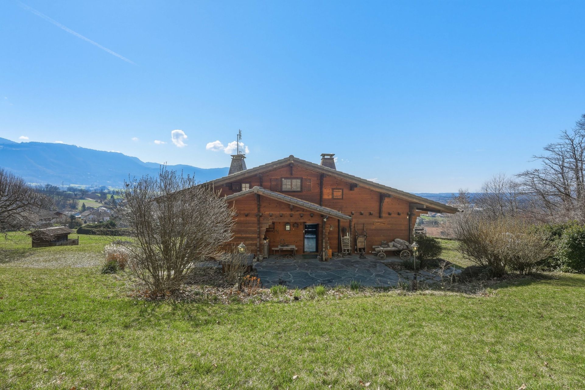 luxury chalet 9 Rooms for sale on PERRIGNIER (74550)
