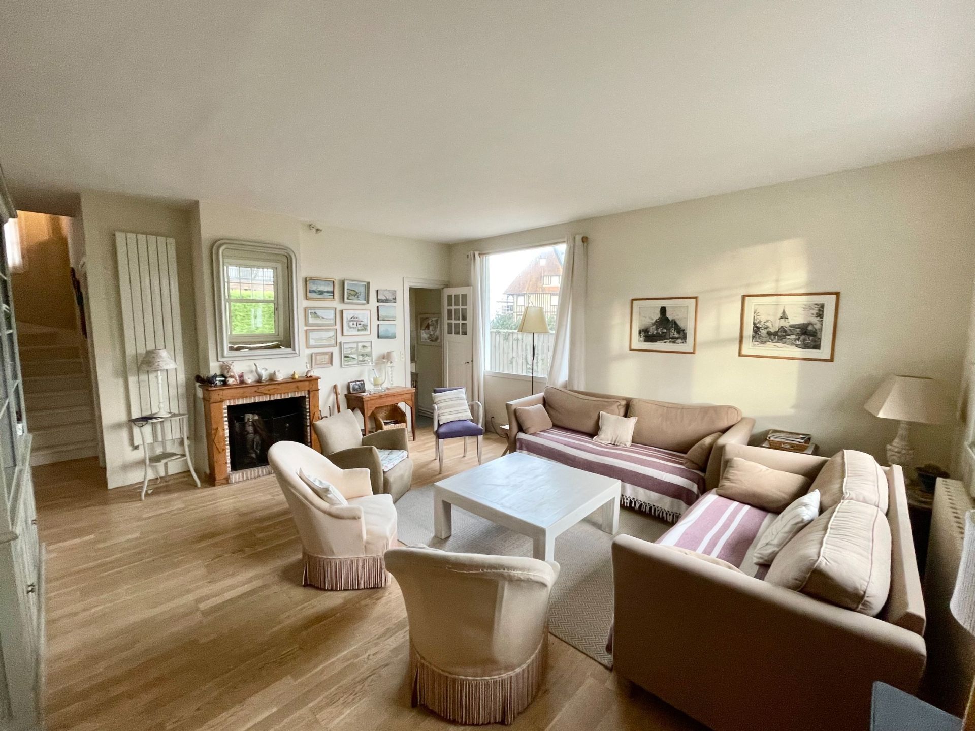 luxury house 9 Rooms for sale on BENERVILLE SUR MER (14910)