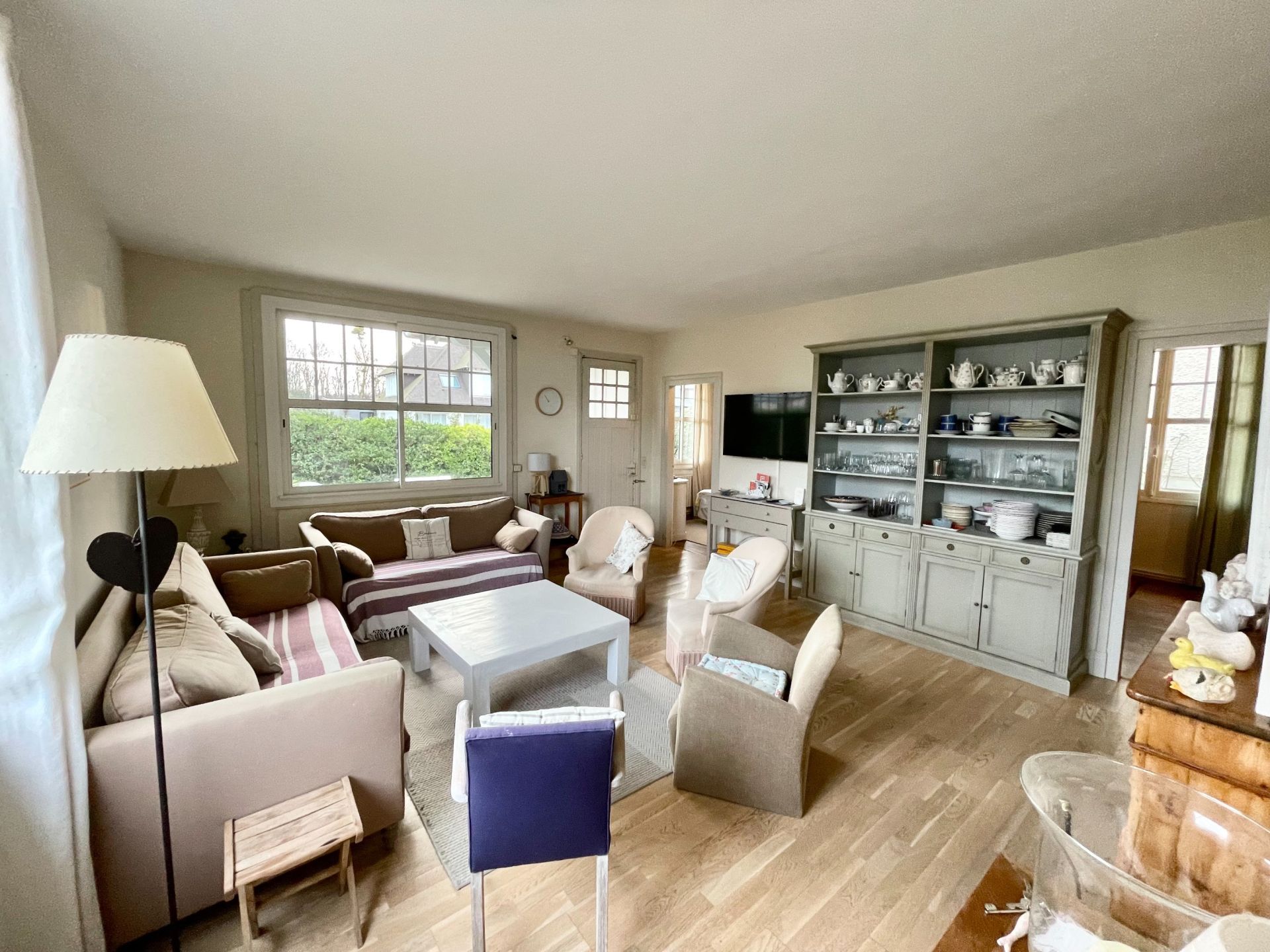 luxury house 9 Rooms for sale on BENERVILLE SUR MER (14910)