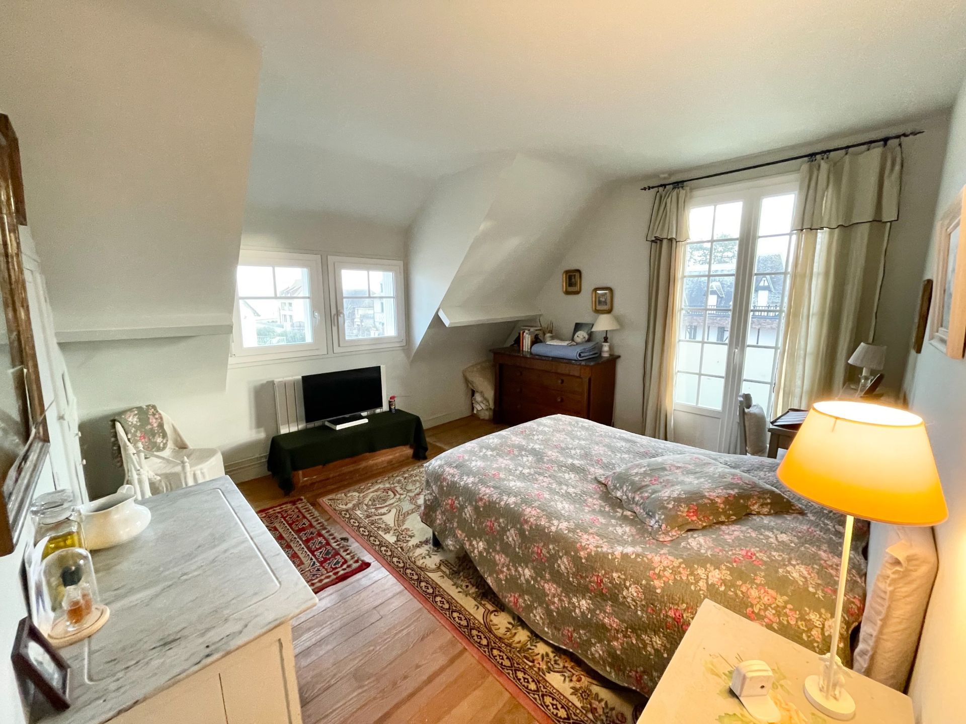 luxury house 9 Rooms for sale on BENERVILLE SUR MER (14910)