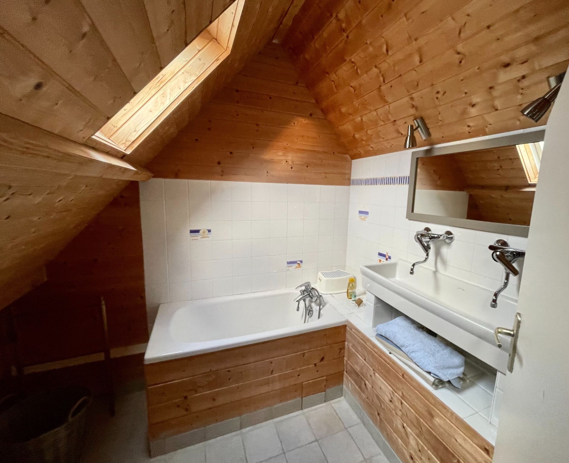 luxury house 9 Rooms for sale on BENERVILLE SUR MER (14910)
