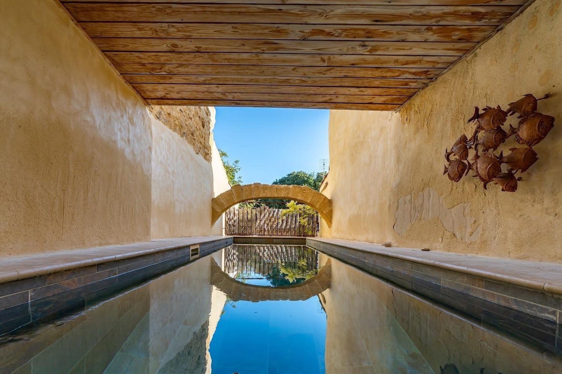 luxury house 9 Rooms for sale on UZES (30700)