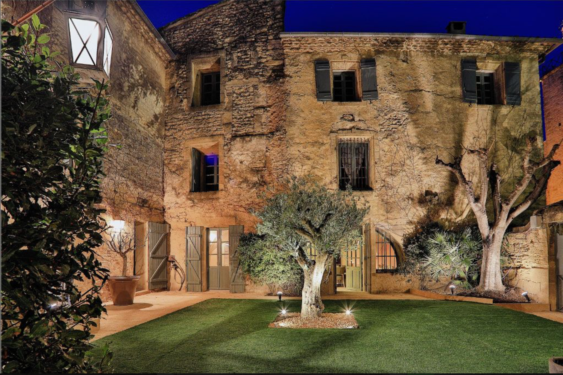 luxury house 9 Rooms for sale on UZES (30700)